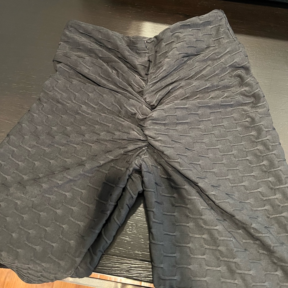 Lici Fit black textured leggings. Brand new. Size small.